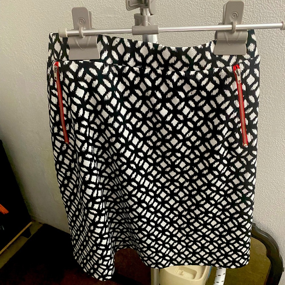 Le Lis Black and White Mini Pencil Skirt